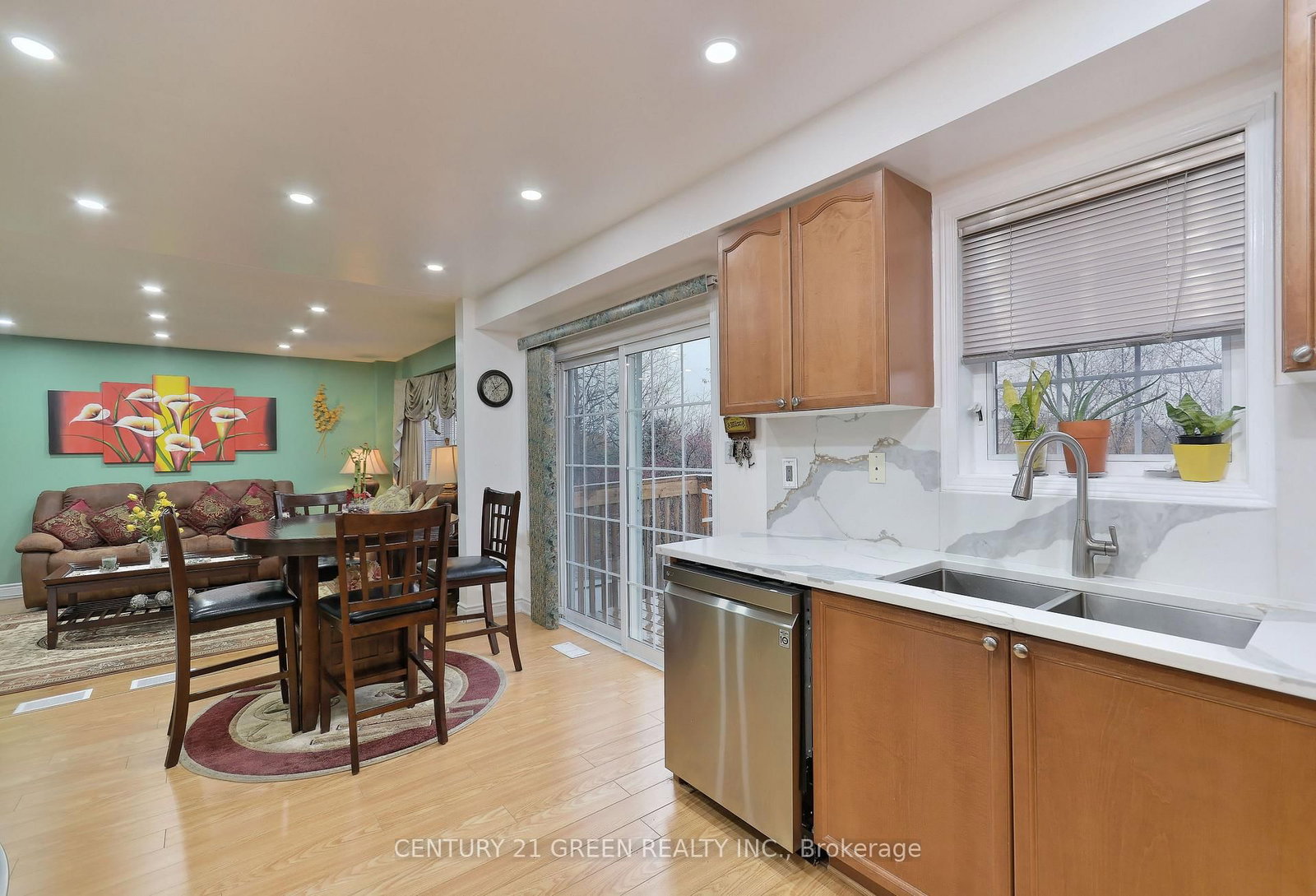 Listing Image 10