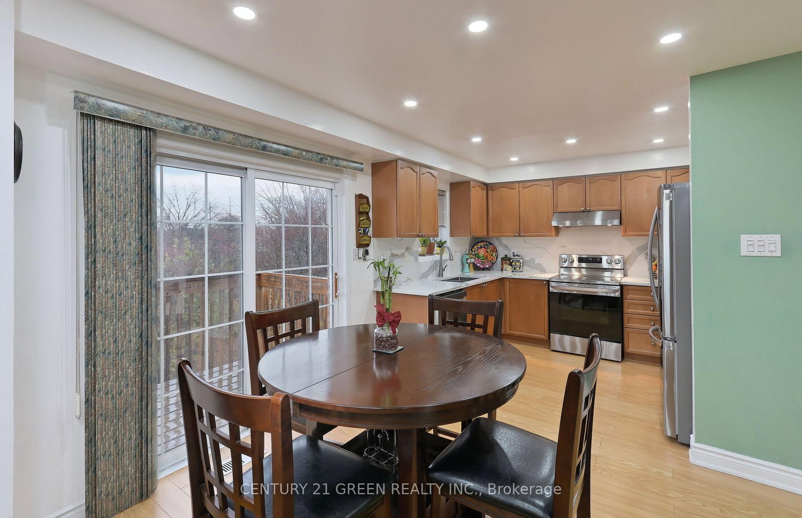 Listing Image 11