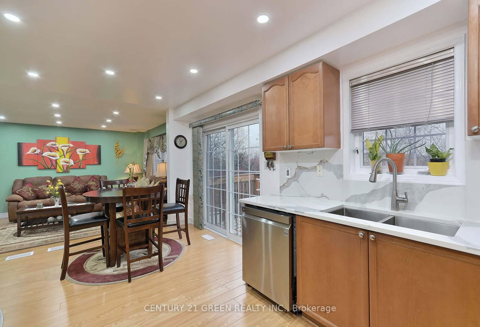 Listing Image 12