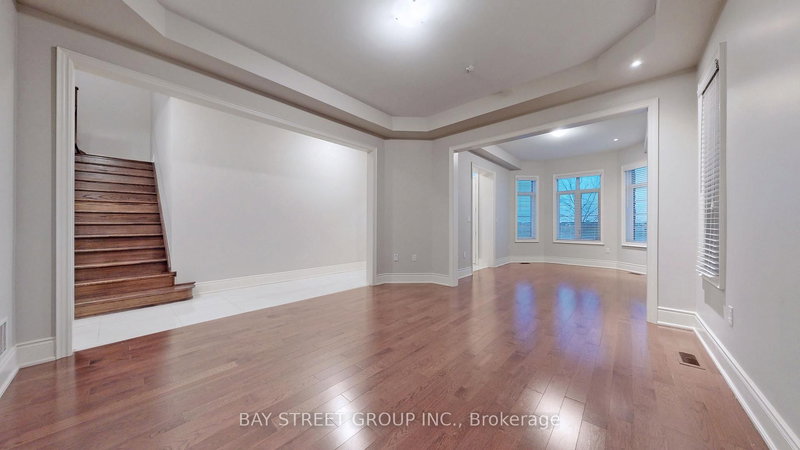 423 Threshing mill Blvd, Oakville, L6T 0T4 | Image 2