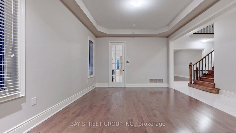 423 Threshing mill Blvd, Oakville, L6T 0T4 | Image 3