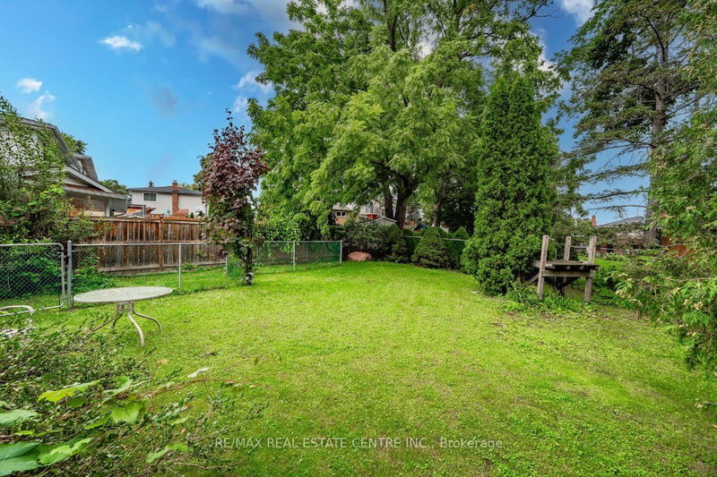 2145 Sandringham Dr, Burlington, L7P 1T8 | Image 3