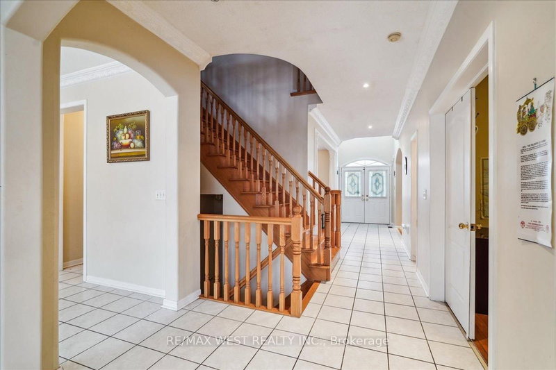 17 Wonder Way, Brampton, L6P 1G1 | Image 2