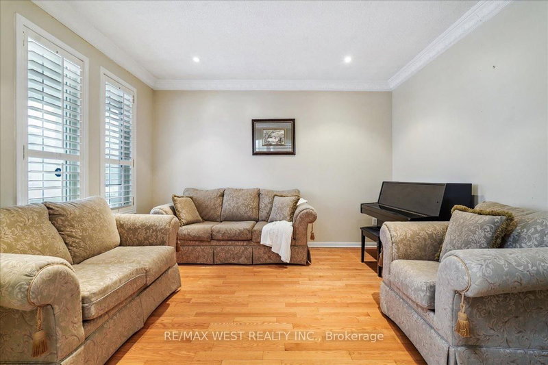 17 Wonder Way, Brampton, L6P 1G1 | Image 3