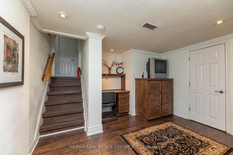Lower - 2965 Weston Rd, Toronto, M9M 2S9 | Image 3