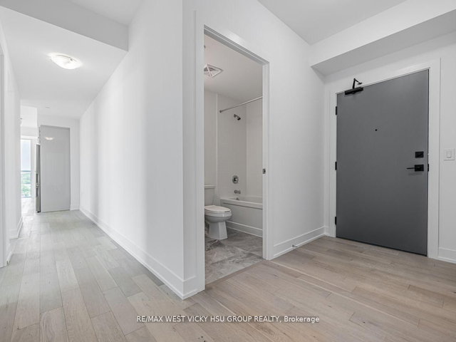 1006 - 1063 Douglas Mccurdy Comm Circle