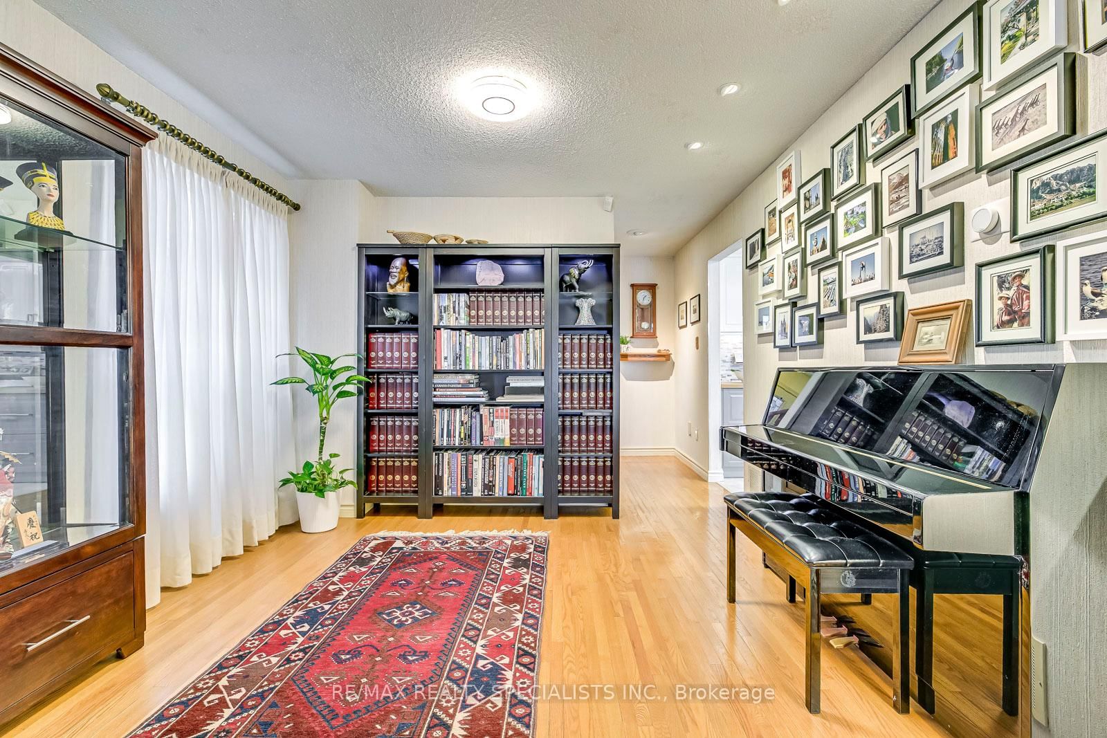 Listing Image 7