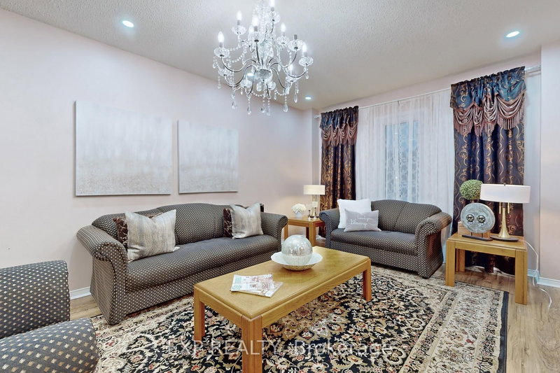 30 Adirondack Cres, Brampton, L6R 1E5 | Image 3