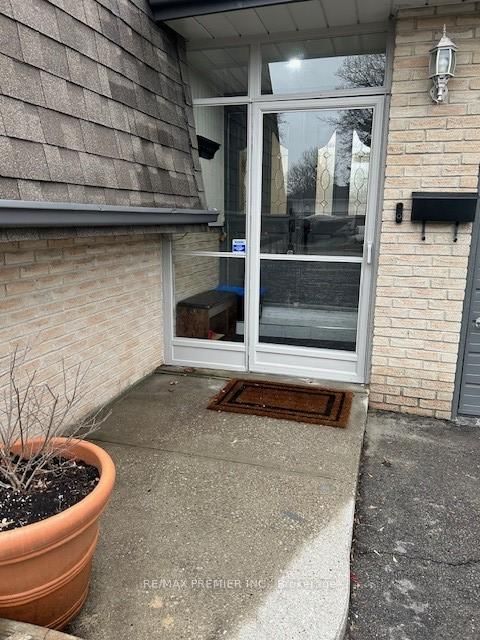 235 Louis Dr, Mississauga, L5B 1Z1 | Image 2