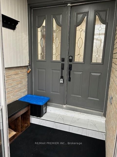 235 Louis Dr, Mississauga, L5B 1Z1 | Image 3