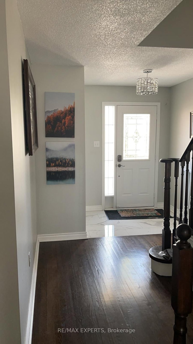 82 Twin Pines Cres, Brampton, L7A 1M8 | Image 2