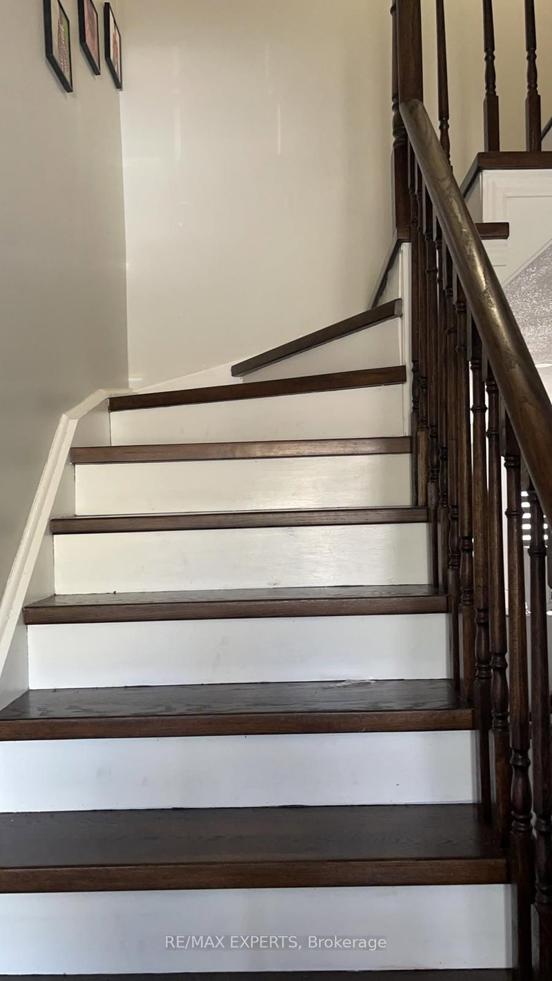 82 Twin Pines Cres, Brampton, L7A 1M8 | Image 3