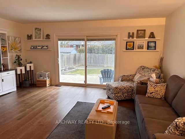 Listing Image 9