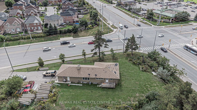 3024 Countryside Dr, Brampton, L6P 0V3 | Image 3