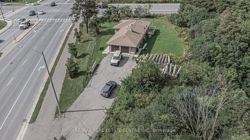 3024 Countryside Dr, Brampton, L6P 0V3 | Image 2