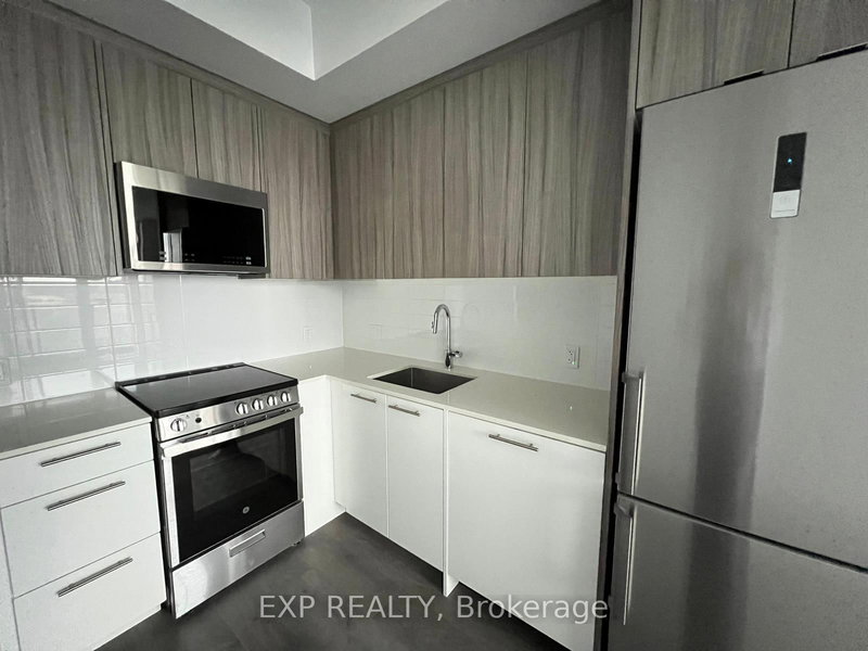 711 - 215 Veterans Dr, Brampton, L7A 0B6 | Image 3