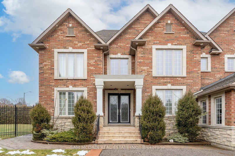2489 Olinda Crt, Mississauga, L5C 4P5 | Image 3