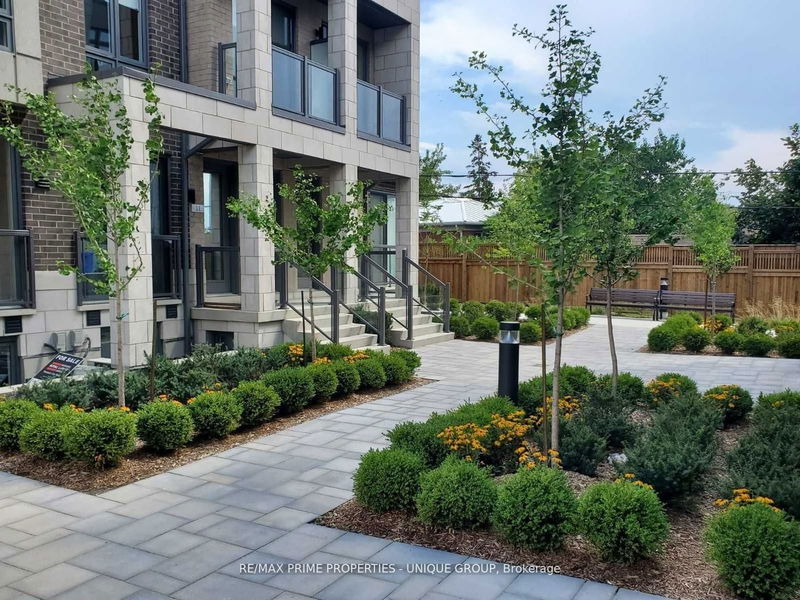home for lease on 18-715 Lawrence Avenue