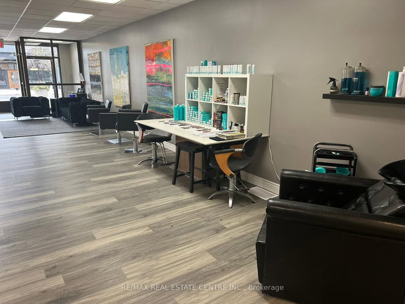 328 Kerr St, Oakville, L6K 3B5 | Image 2