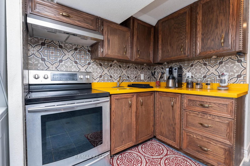 Lower - 2965 Weston Rd, Toronto, M9M 2S9 | Image 3