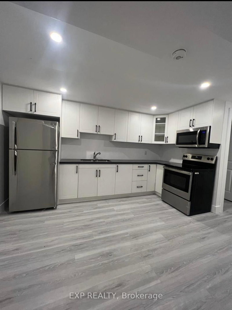 Lower - 32 Pavin Cres, Caledon, L7E 1W9 | Image 2