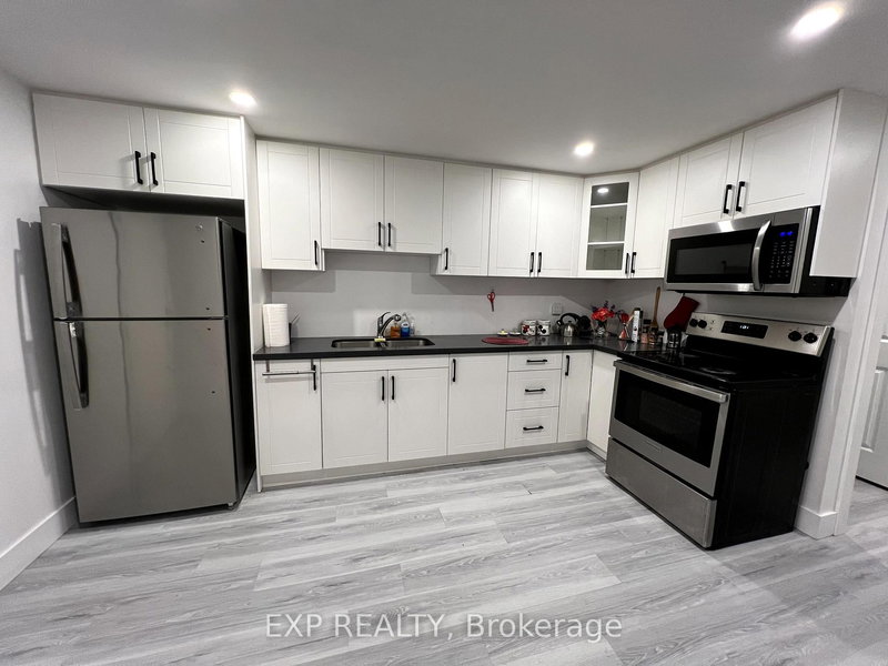 Lower - 32 Pavin Cres, Caledon, L7E 1W9 | Image 3