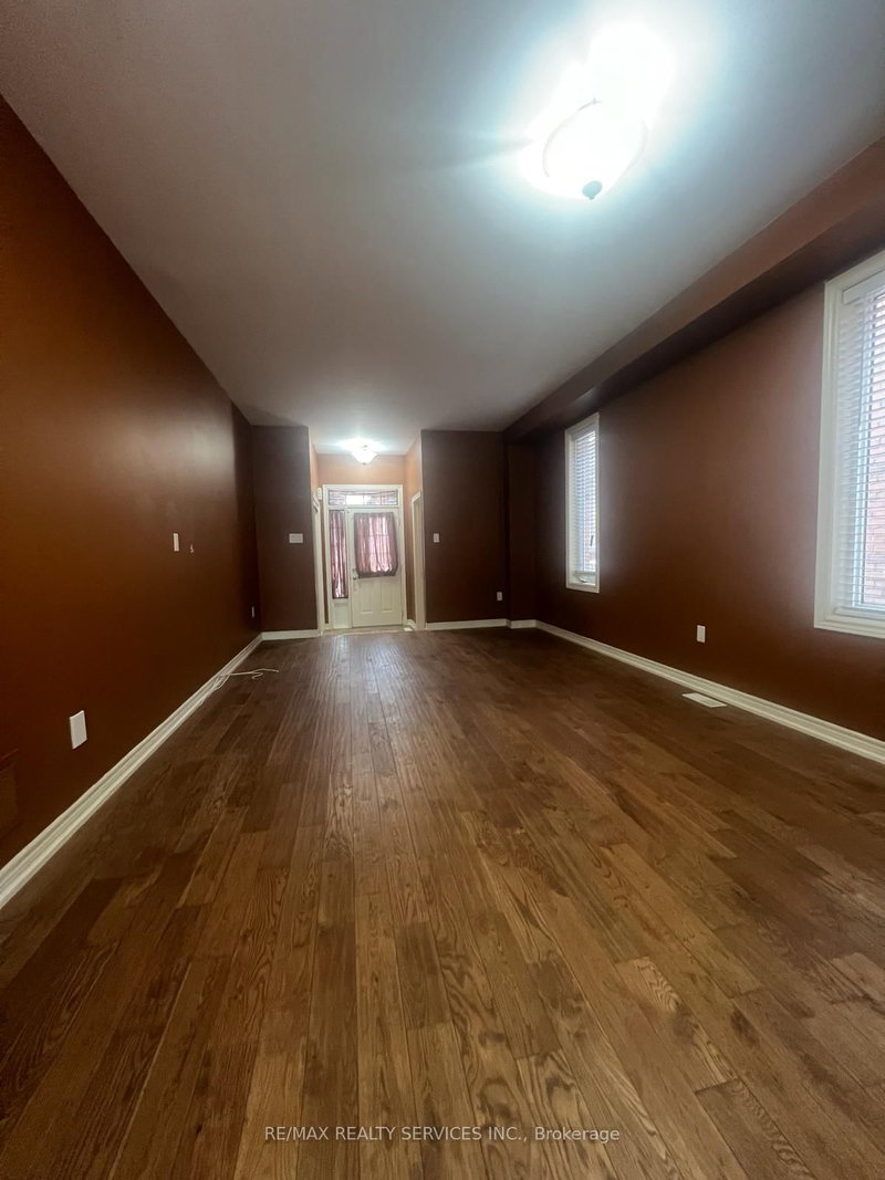 112 Amaranth Cres, Brampton, L7A 0L5 | Image 2