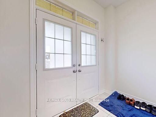 206 Fruitvale Circ, Brampton, L7A 5C3 | Image 3