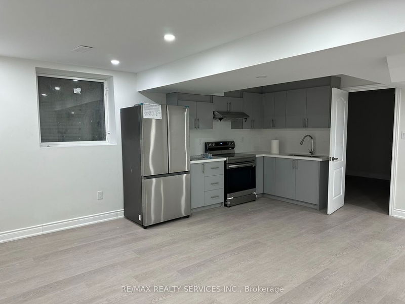 home for lease on 27 Roulette Basement Crescent