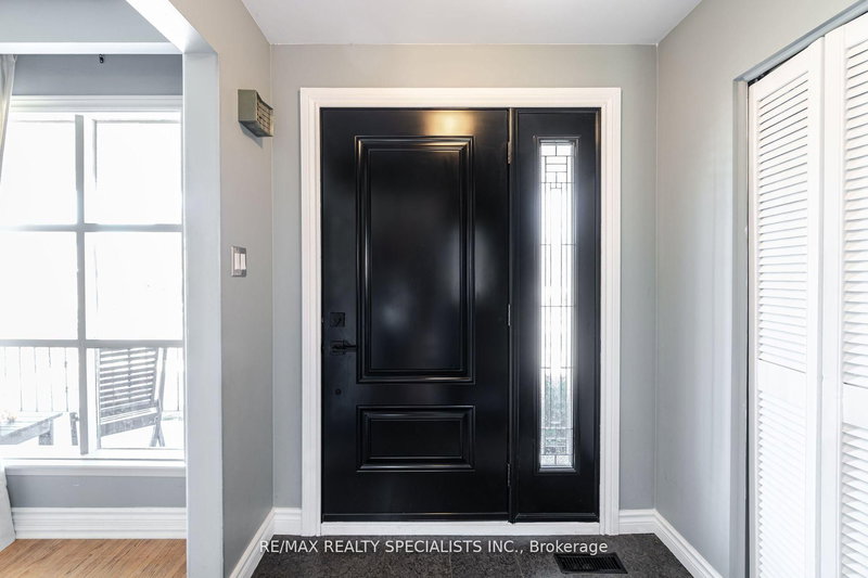 3370 CEDAR CREEK Dr, Mississauga, L4Y 2Y1 | Image 3