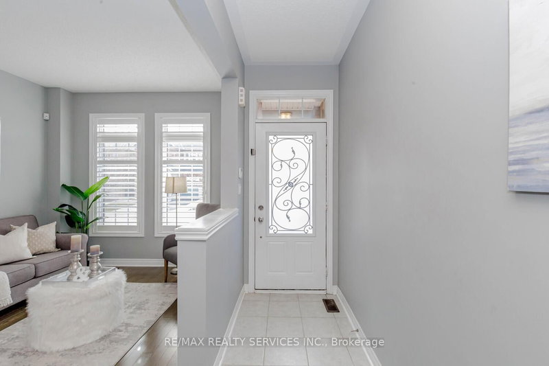 15 Fringetree Rd, Brampton, L6R 3V8 | Image 3