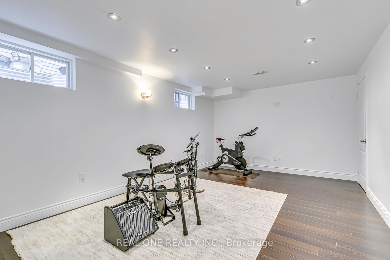 Listing Image 32
