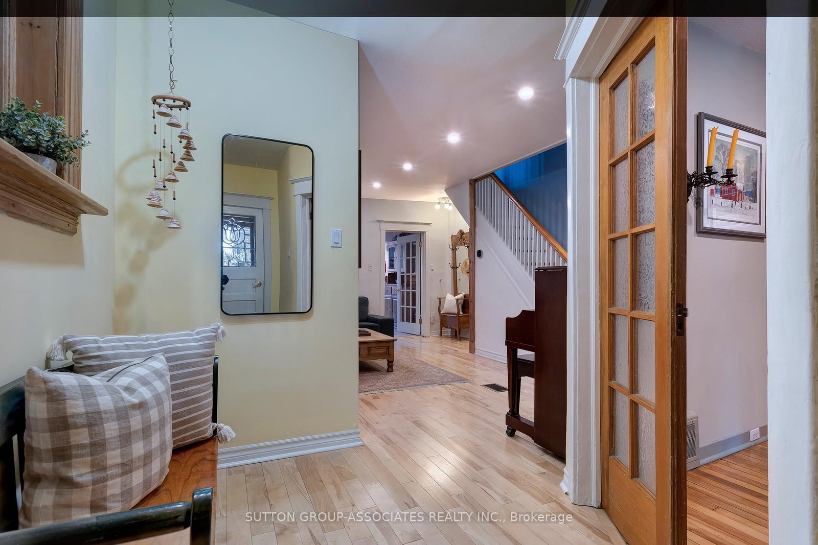 Listing Image 4
