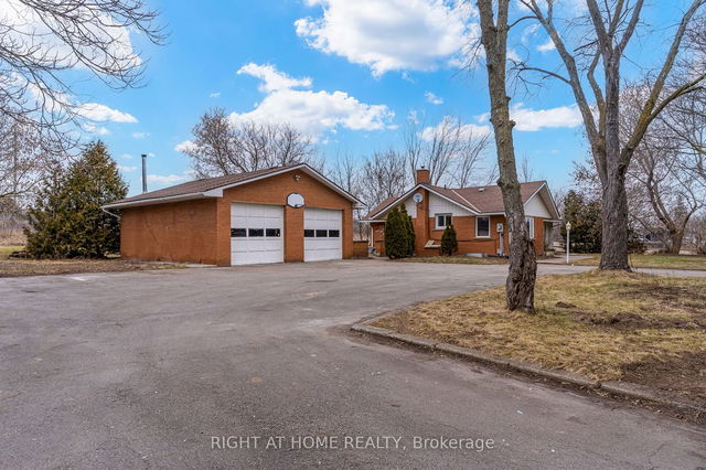 3043 DUNDAS Street
