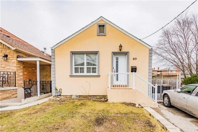 home for sale on 871 St Clarens Avenue