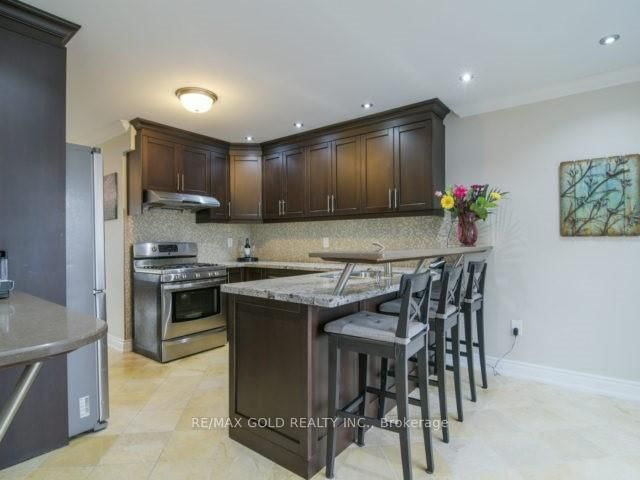 75 Forestgrove Circ, Brampton, L6Z 4T3 | Image 2