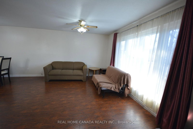 1463 Glen Rutley Circ, Mississauga, L4X 1Z8 | Image 2