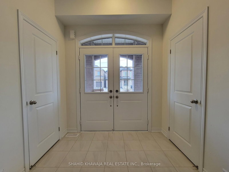 322 Valleyway Dr, Brampton, L6X 0K7 | Image 3