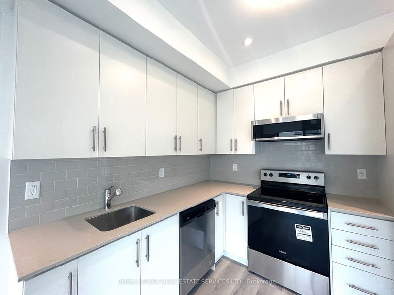 home for lease on 18-3405 Ridgeway Drive E