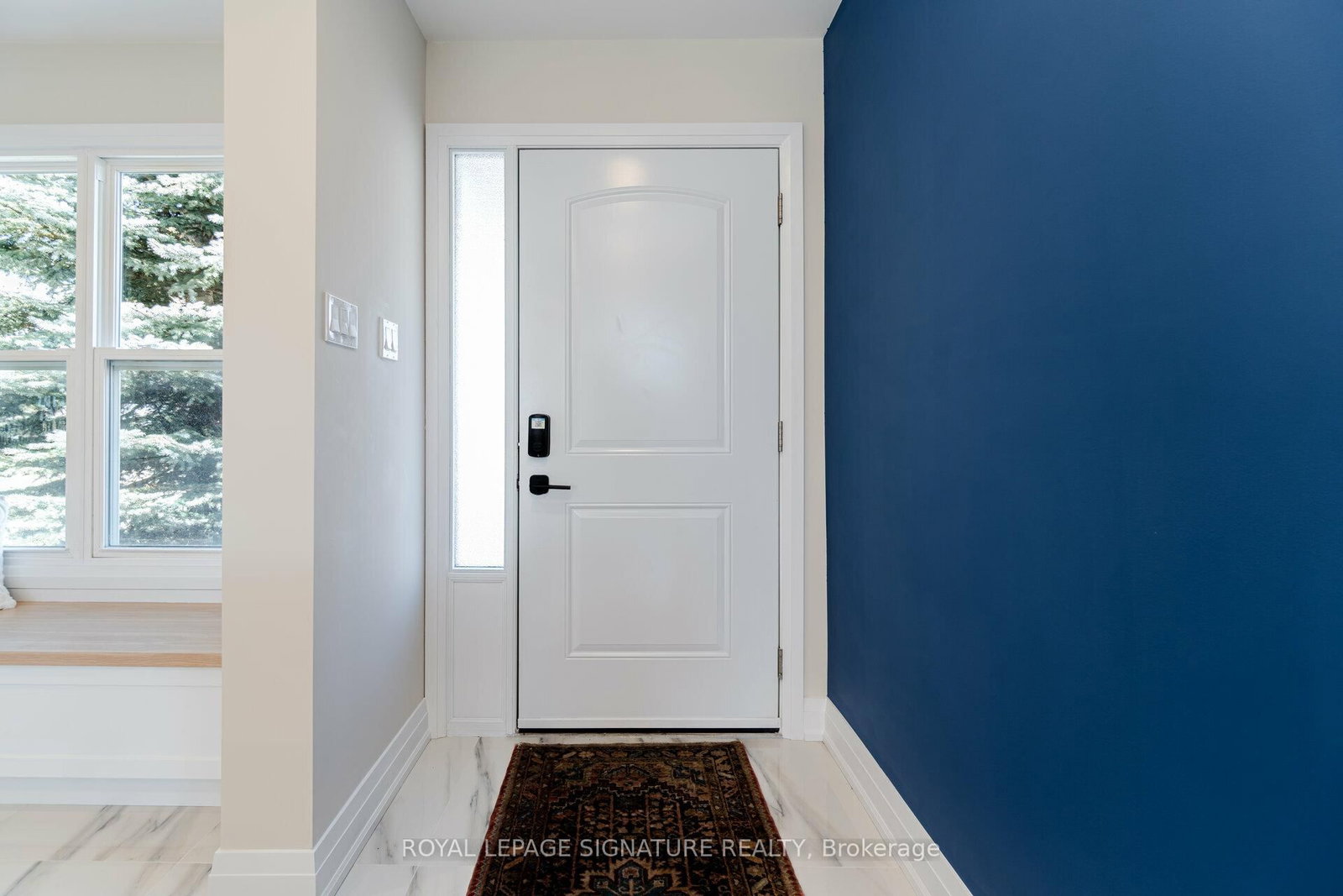 Listing Image 4