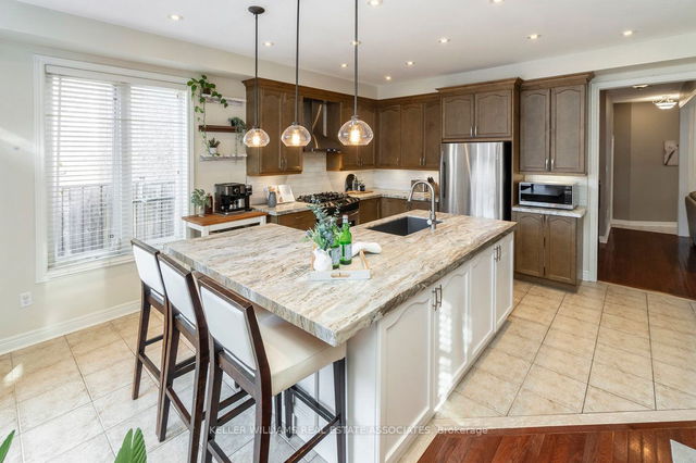 4 Stoneylake Avenue