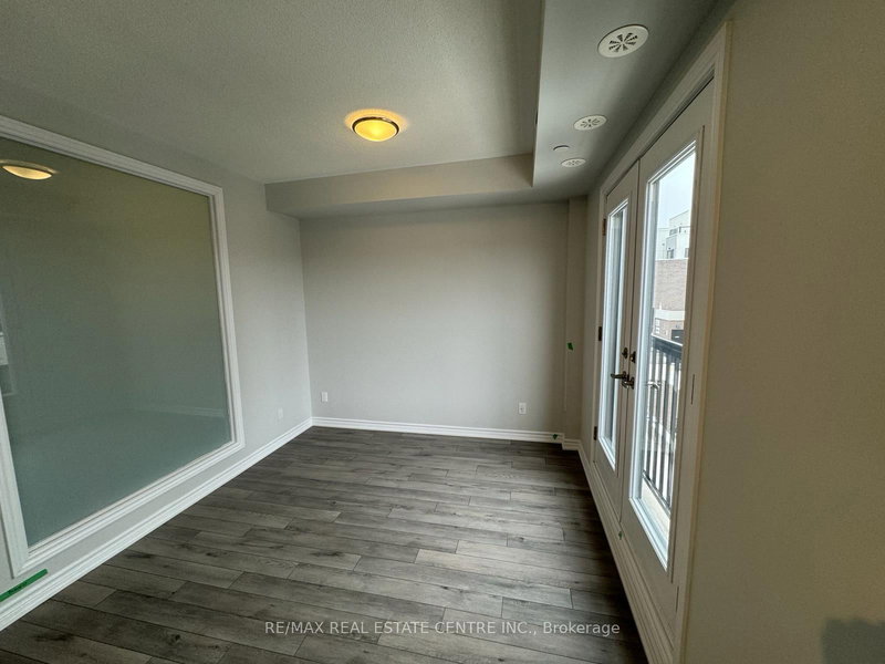 346 - 349 Wheat Boom Dr, Oakville, L6H 7X5 | Image 3