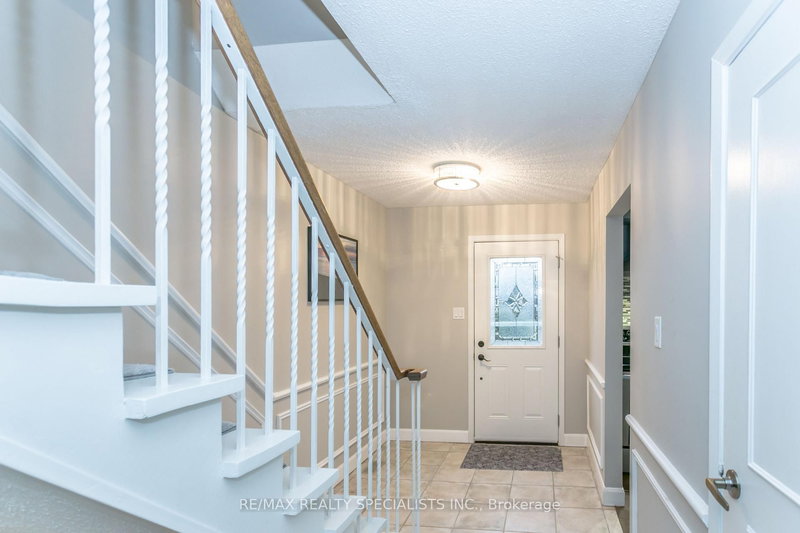 4 - 2252 UPPER MIDDLE Rd, Burlington, L7P 2Z9 | Image 2