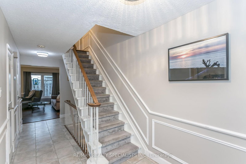 4 - 2252 UPPER MIDDLE Rd, Burlington, L7P 2Z9 | Image 3