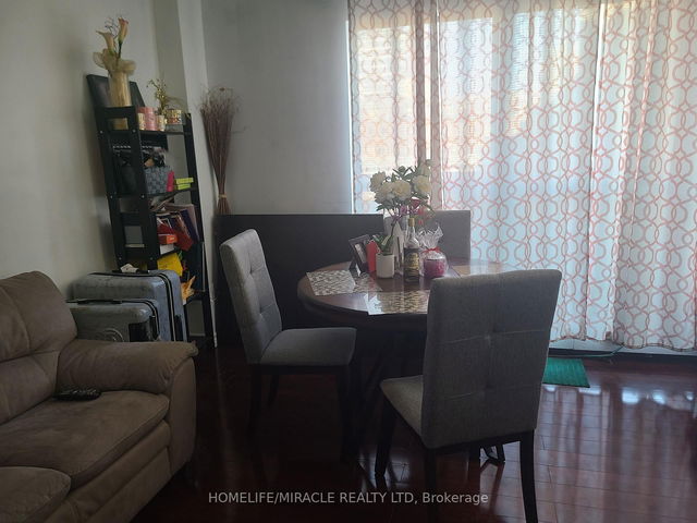 220 - 10 Eddystone Avenue