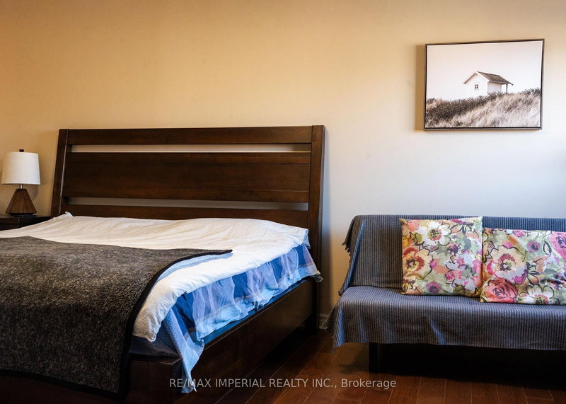 3405 Colonial Dr S, Mississauga, L5L 5B9 | Image 2