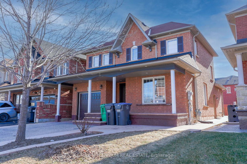 22 Beresford Cres N, Brampton, L6P 2M2 | Image 2