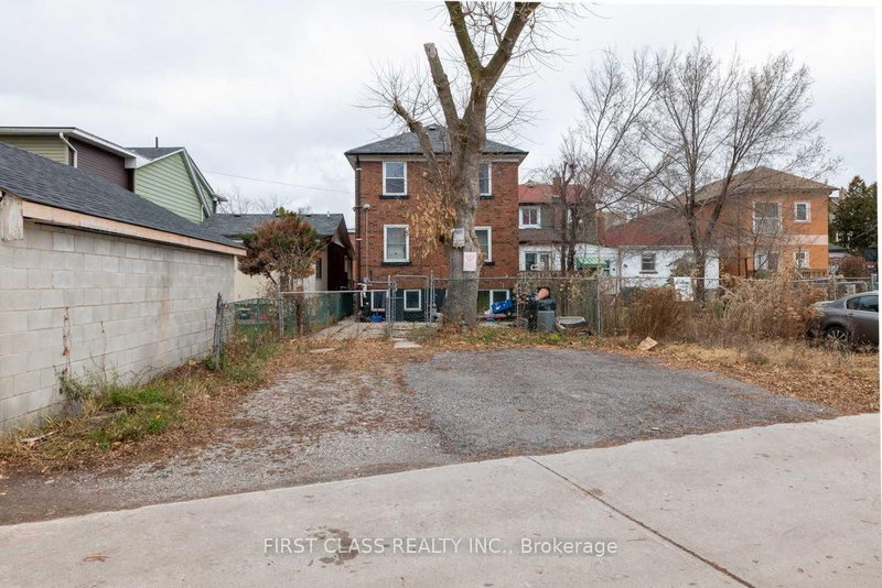 19 Buttonwood Ave, Toronto, M6M 2H9 | Image 2