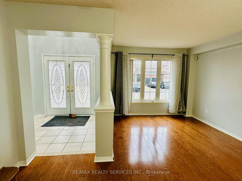 15 Heatherdale Dr, Brampton, L7A 2H6 | Image 3