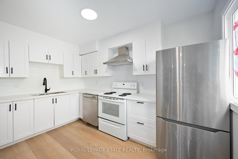 3 Holmstead Crt, Brampton, L6S 1R9 | Image 3